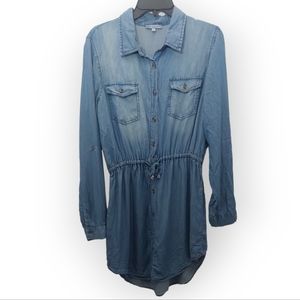 Veveret Women's Size Medium Dress Shirt Denim Blue Button Down